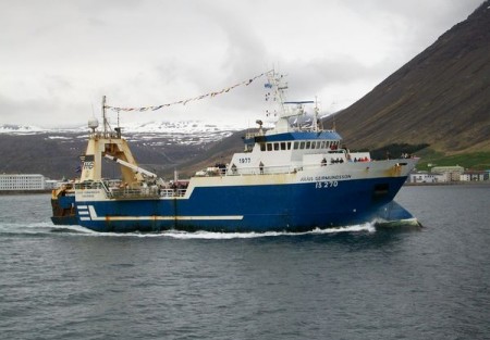 Hvetur til sóknar og að barist verði fyrir auknum aflaheimildum frekar en árar verði lagðar í bát